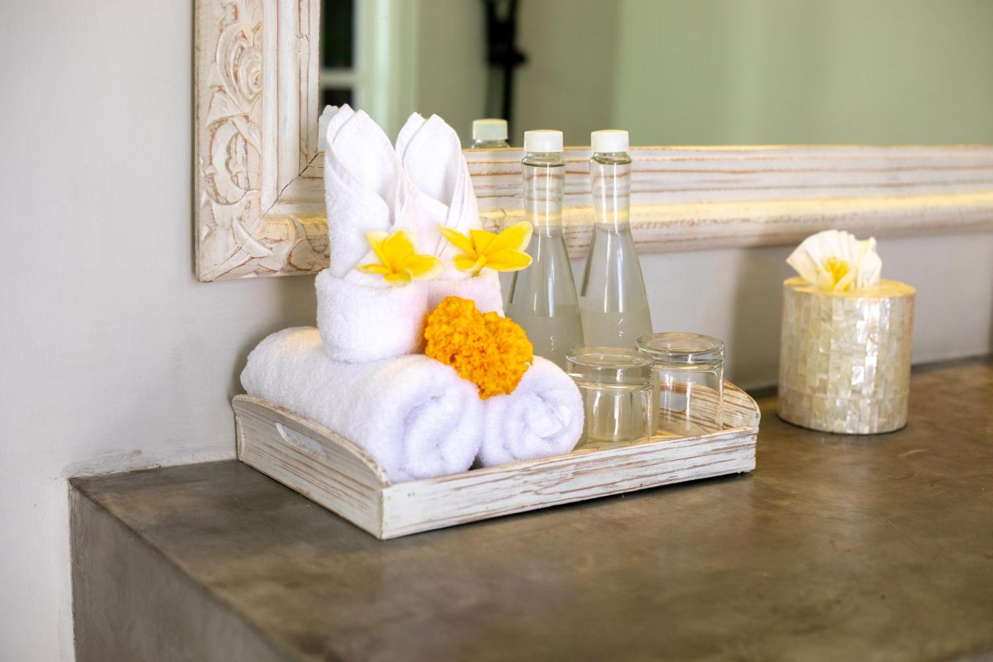 Villa Lodek Deluxe Seminyak  Ngoại thất bức ảnh