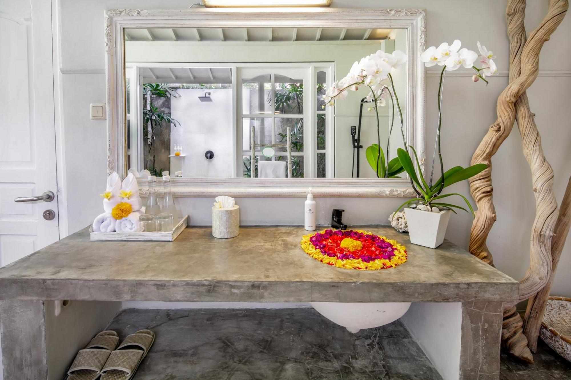 Villa Lodek Deluxe Seminyak  Ngoại thất bức ảnh