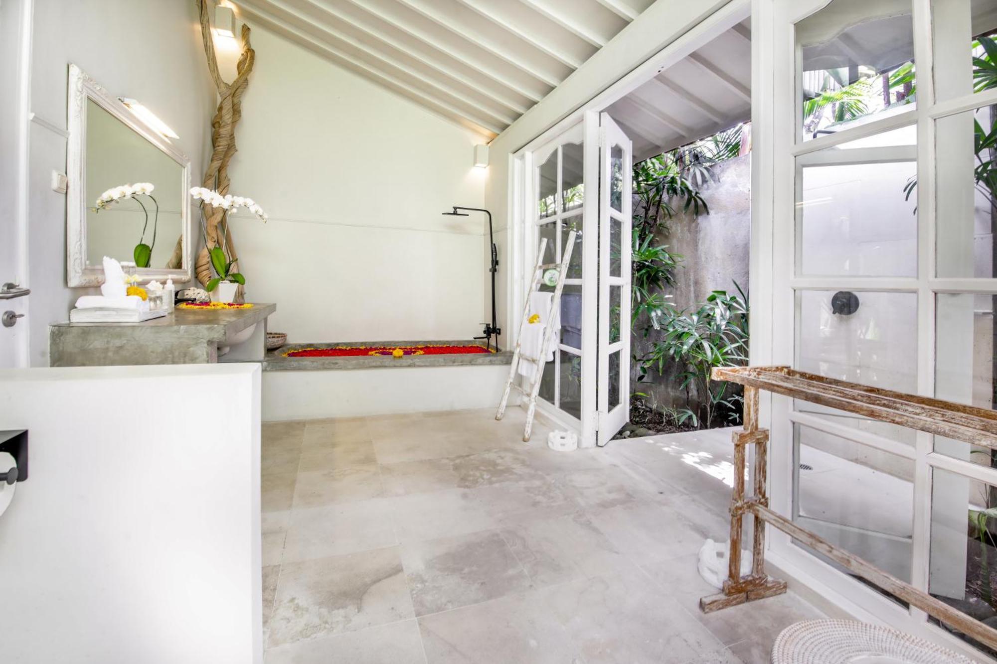 Villa Lodek Deluxe Seminyak  Ngoại thất bức ảnh